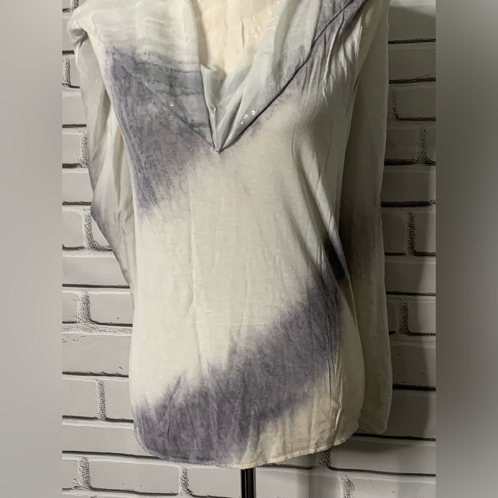 Elegant Gray and White Women's Top - Picture 6 of 15